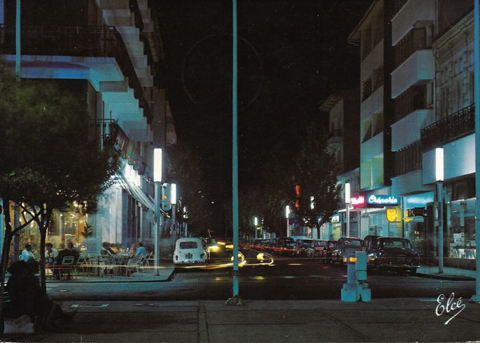 Avenue Gambetta by Night
