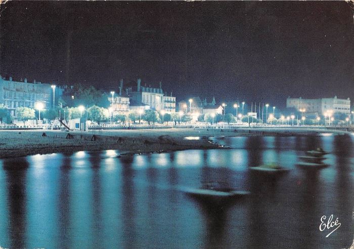 Front de Mer by night
