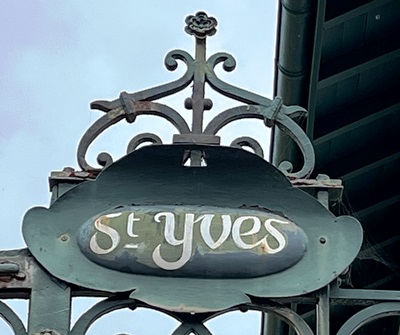 Saint-Yves plaque